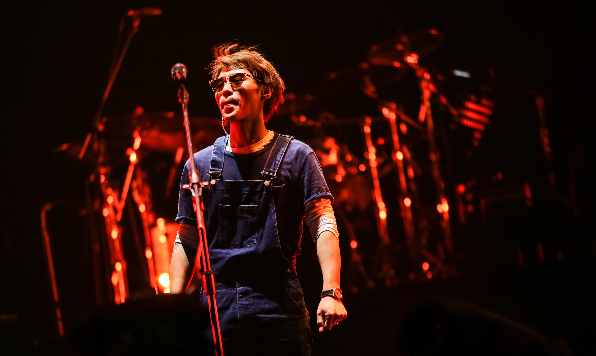 致敬黄家驹40周年跨年演唱会回放,万人纪念家驹演唱会