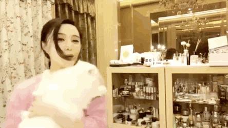 女强人范冰冰黄圣依,黄圣依各种凹造型