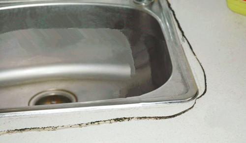 水槽玻璃胶发霉漏水,厨房水槽发霉用美缝剂还是玻璃胶