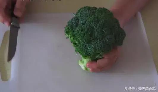 怎样把西兰花的虫卵全都拿走,西兰花可以直接用盐水泡出虫卵吗