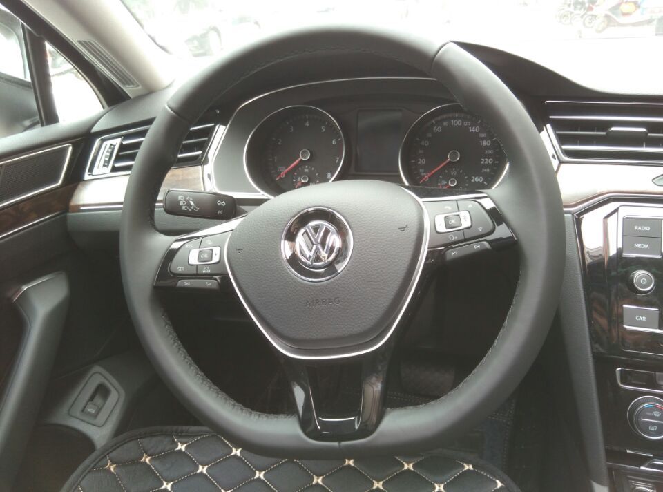 迈腾33030周年的用车感受,迈腾330豪华落地及养车成本