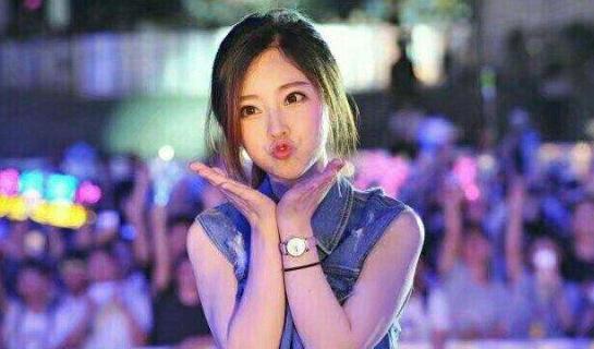 网友斗鱼实力造型，捧出个明星登录星光大道！