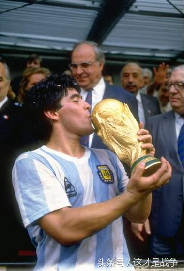 一场战争，两国恩怨，造就出了一代球王
