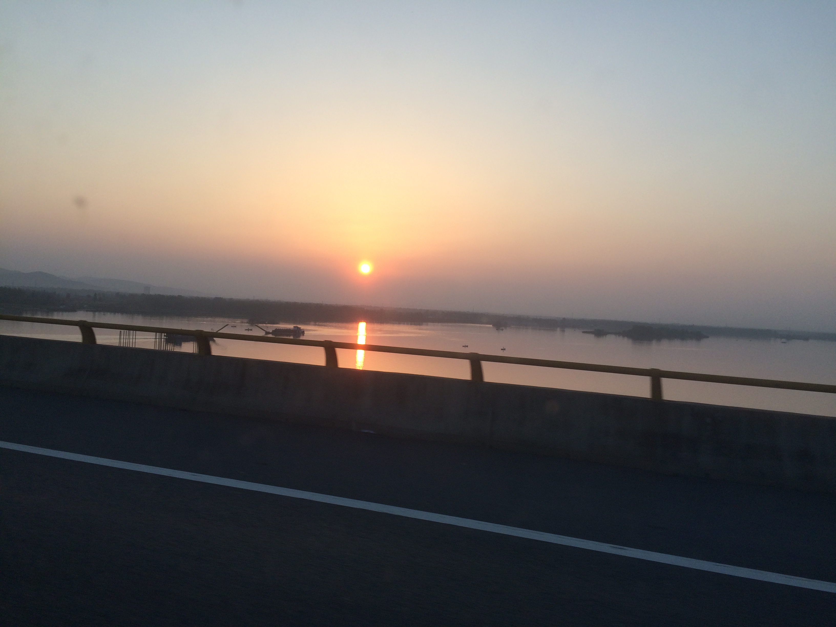 一脚踏三省渝湘鄂,一脚踏三省距十堰有多远