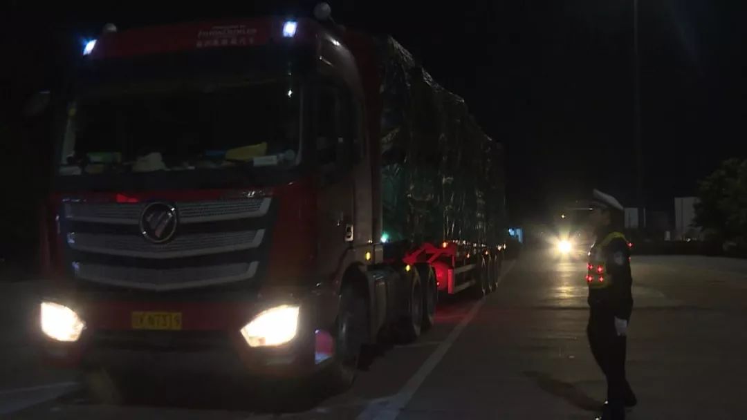 超200%！回去过端午，他们居然把驾驶室塞成了“大肉粽”！