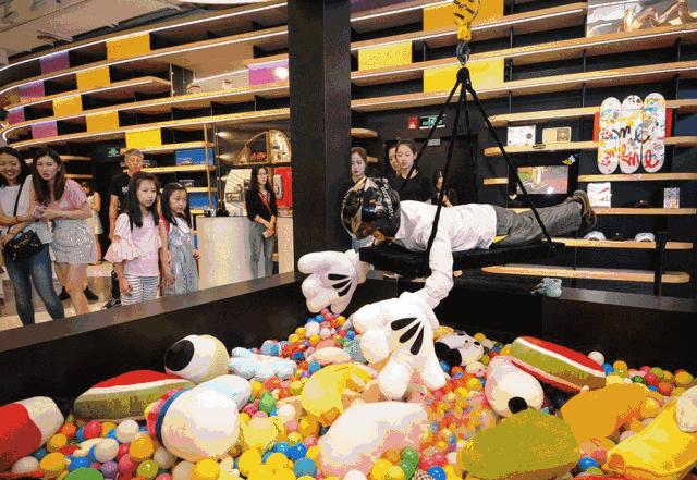 世界杯还没开始，我的伪球迷女票就被人拐走了！