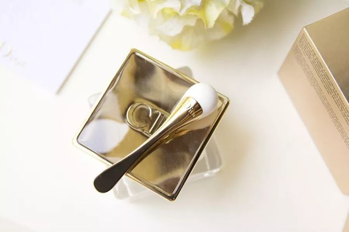 范冰冰化妆台润百颜,范冰冰价值一万的妆