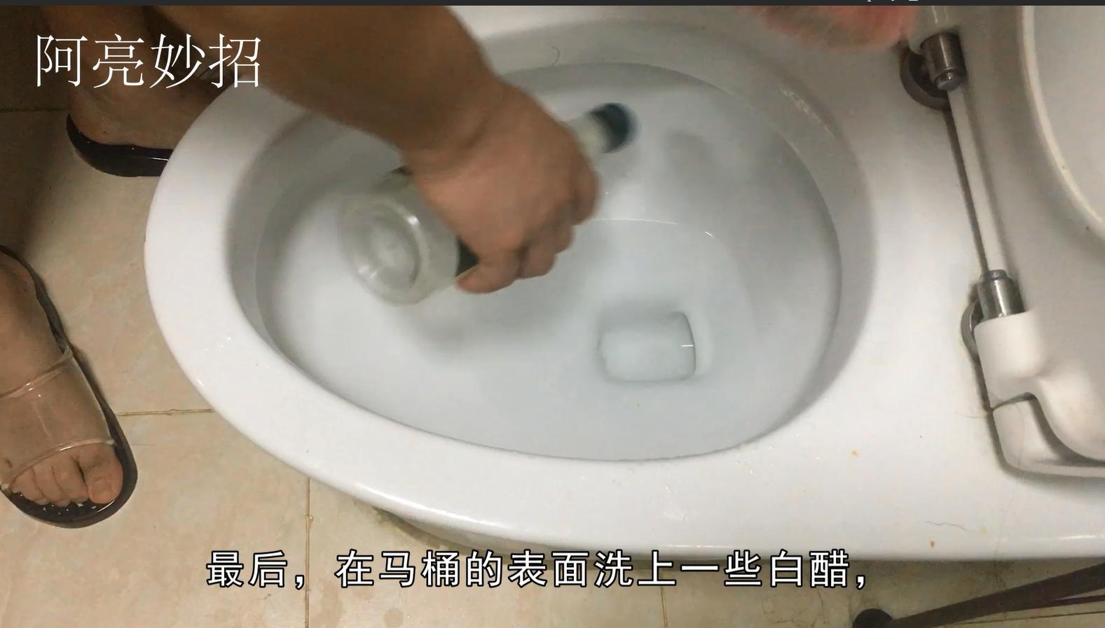 马桶又脏又臭滋生细菌,马桶又黄又有水污怎么办