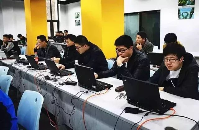 一组无比“骄傲”的表情包，请查收！