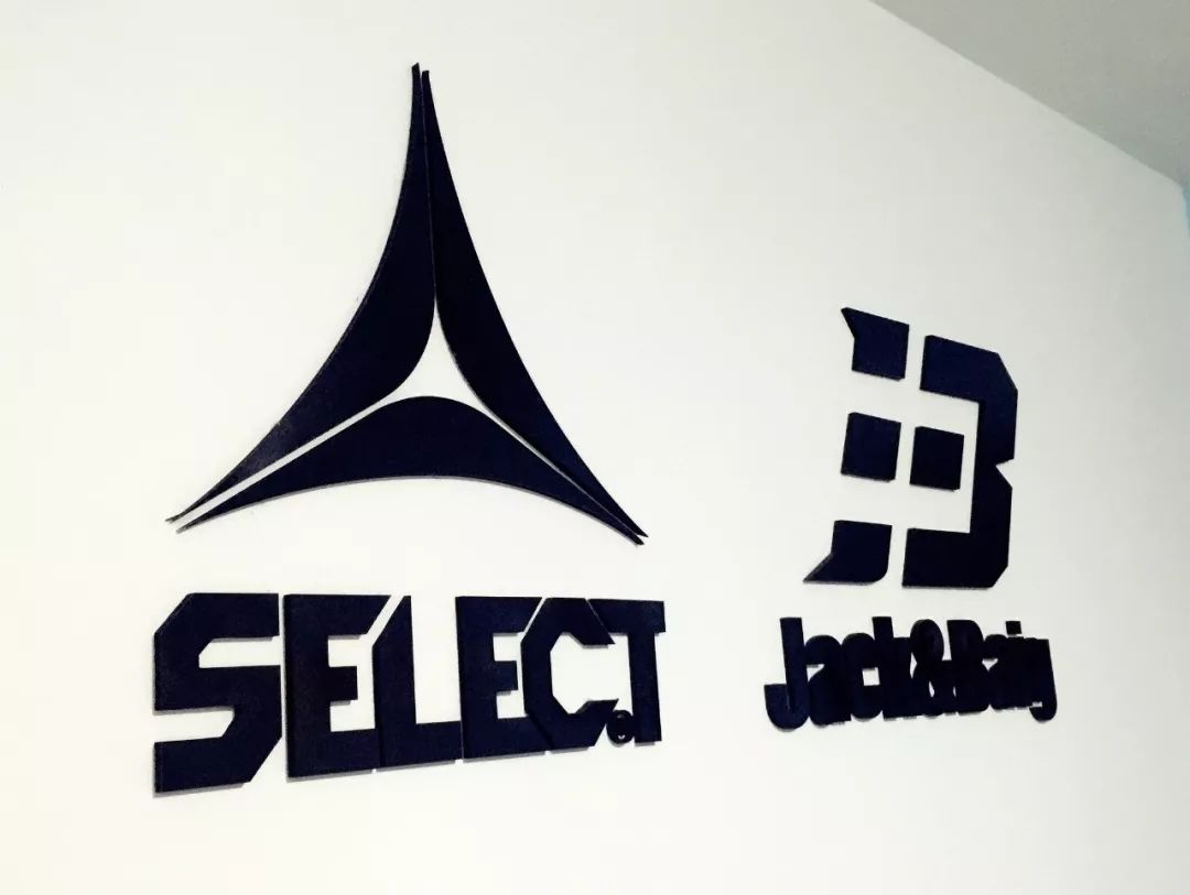 征集｜它生产的足球在德甲联赛上滚动！现在，你发照片它来送球