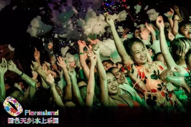 国色天乡水上乐园夜场夜猫子派对，俄罗斯美女首秀、电音狂欢节、啤酒小龙虾，心动吗？