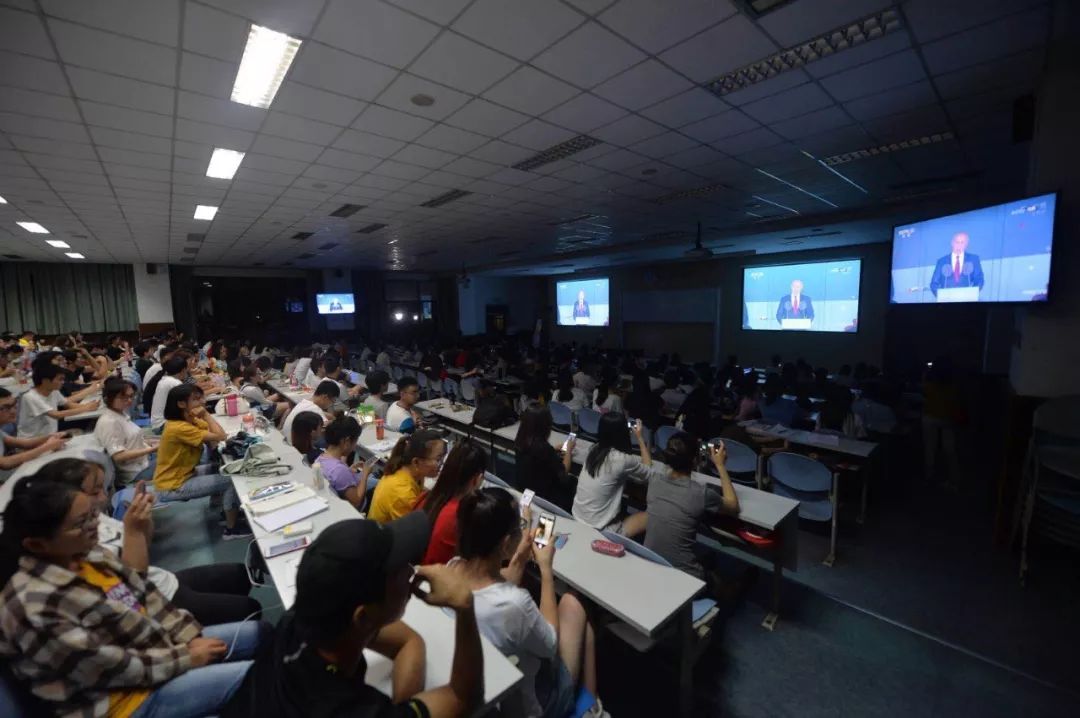 世界杯解说员白岩松,世界杯央视解说惹争议