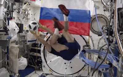 宇航员去太空看地球,宇航员在太空看卫星