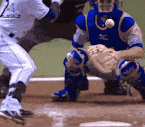 足球越硬踢得越远吗,足球越圆越光滑越好踢