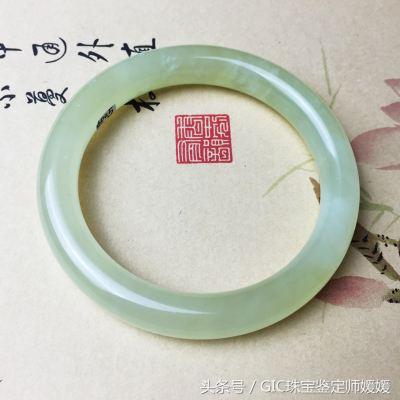 不同玉镯的档次和价格对照表,不同品质翡翠手镯的价格