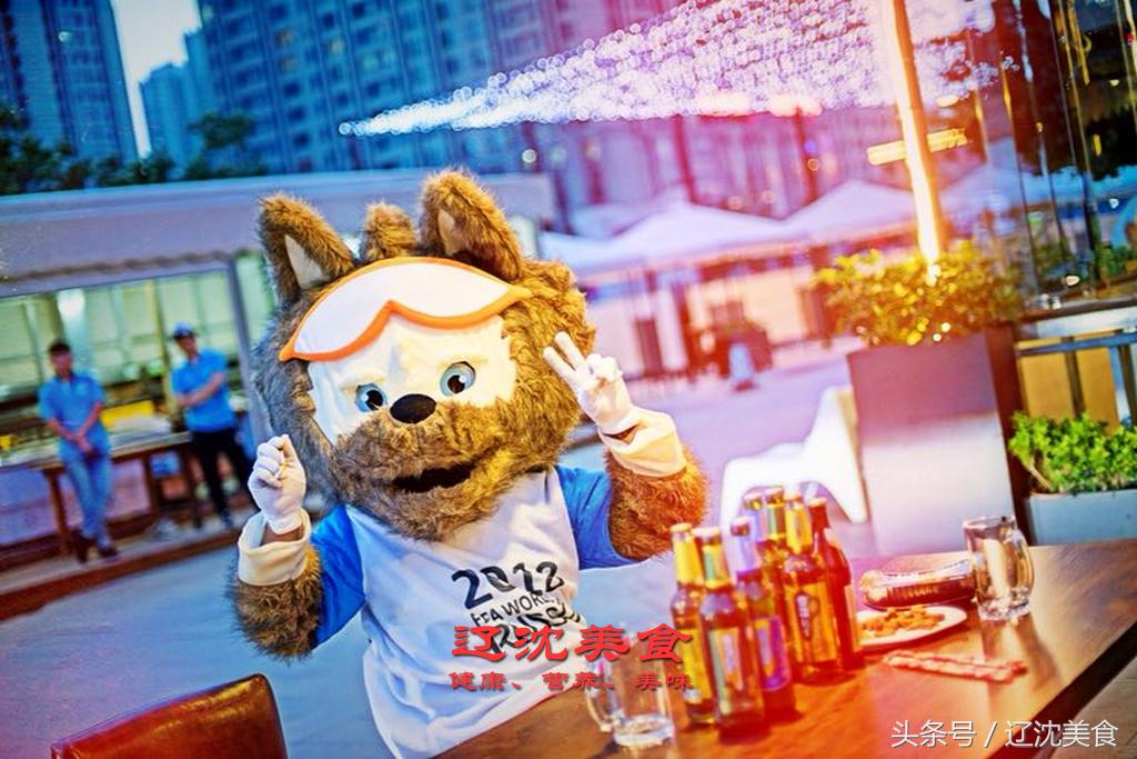 世界杯开幕球迷狂欢,世界杯预选赛沈阳足球现场球迷