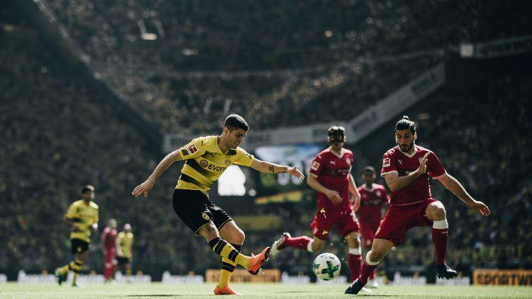 现场看球的伪球迷,足球场上最关键最不可替代的位置