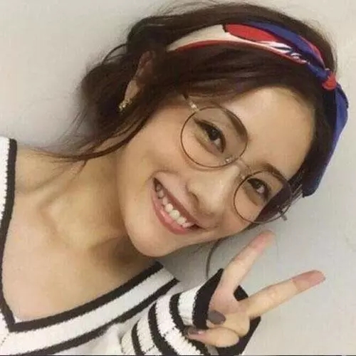 发带这样戴不会掉而且还很好看,发带需要这样戴