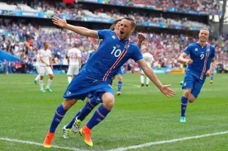 人口仅33万人的冰岛国足队如何战平阿根廷？全民足球拒绝英雄主义