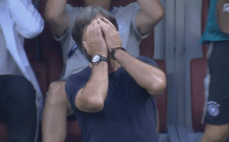 赢球就像过年！墨西哥美女球迷手舞足蹈，而勒夫这组动作很尴尬