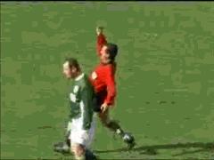 足球搞笑名场面手顶球,搞笑足球神操作