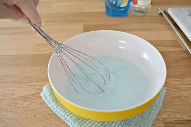 白墙弄脏了怎么把它变白不用白酒,白墙孩子给弄脏了有什么能变白