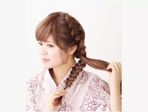 简单易懂又减龄的一款编发造型,侧编刘海编发教程简单又好看