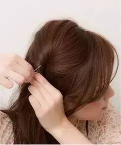 简单易懂又减龄的一款编发造型,侧编刘海编发教程简单又好看