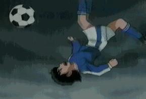 踢球和篮球哪个危险,踢球的危险性有多强