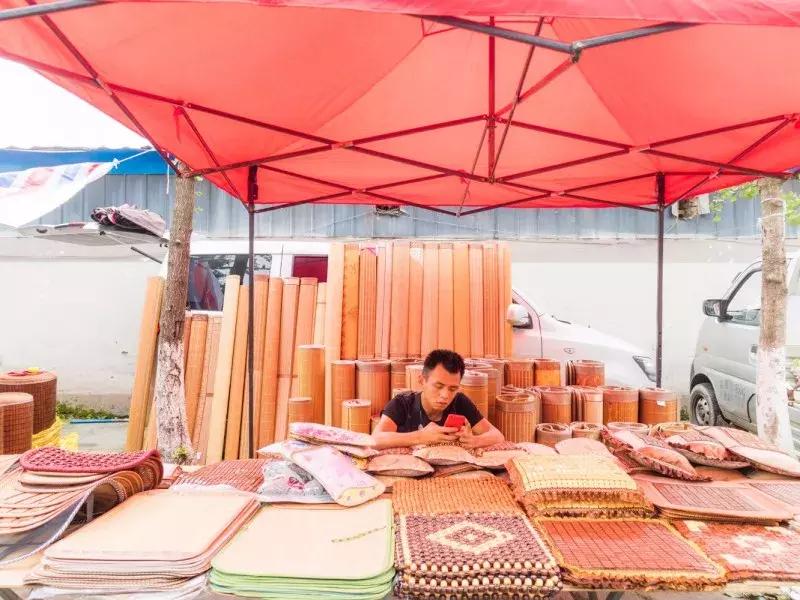 水蜜桃8块一斤,西瓜桃子8元