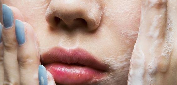 夏季爱出油毛孔大,夏季男生油脂分泌旺盛毛孔堵塞