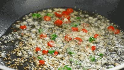 厨房小白也能做的吮指椒盐皮皮虾,椒盐皮皮虾怎么才能炸得酥脆