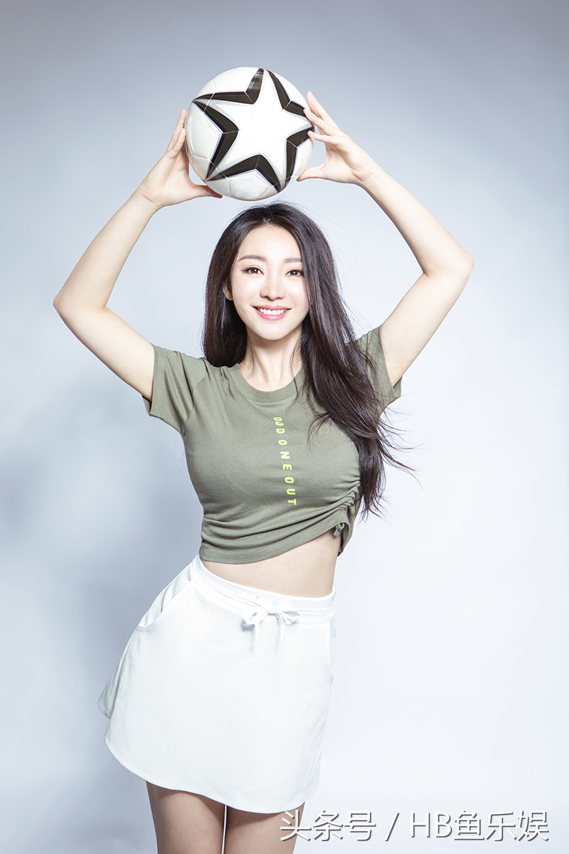 柳岩露脐装图片大全,柳岩运动装接受颜值身材双考验