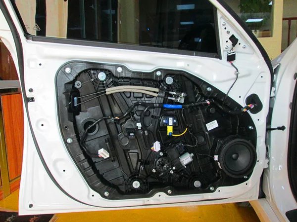 起亚k5音响改装最佳效果,起亚k5凯酷顶配改装音响