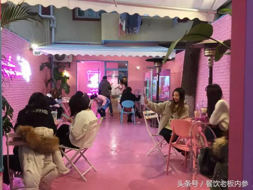 让客人拍抖音做宣传,让顾客拍照