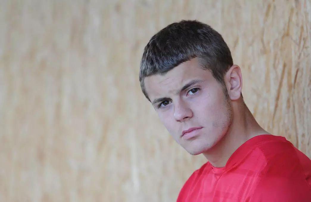 枪迷悲喜交加！枪手世界杯无胜绩小威胁离队新人官宣锁定未来！