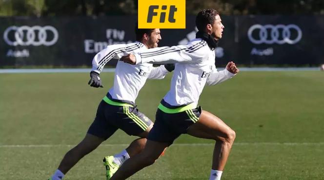 踢球注意脚不要受伤,踢球必做热身