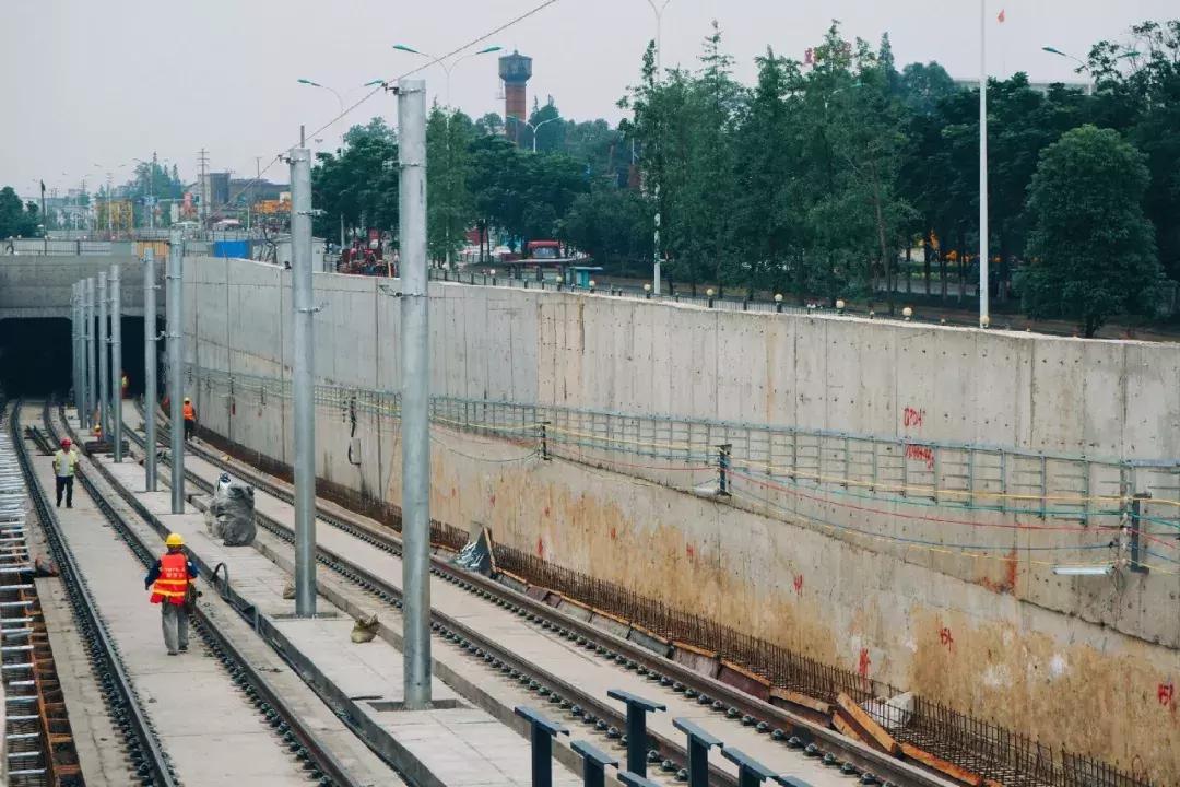 新都人：没有经受住650的*躏蹂**，你好意思享受地铁的快捷？