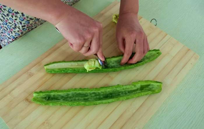 家庭凉拌苦瓜正确最好吃的做法,家常菜凉拌苦瓜的做法大全