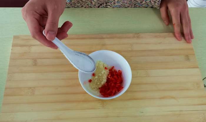 家庭凉拌苦瓜正确最好吃的做法,家常菜凉拌苦瓜的做法大全