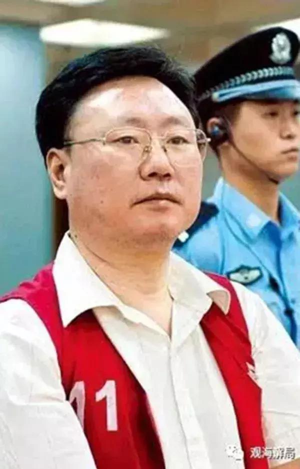 各个球星被红牌罚下的反应,权力越位