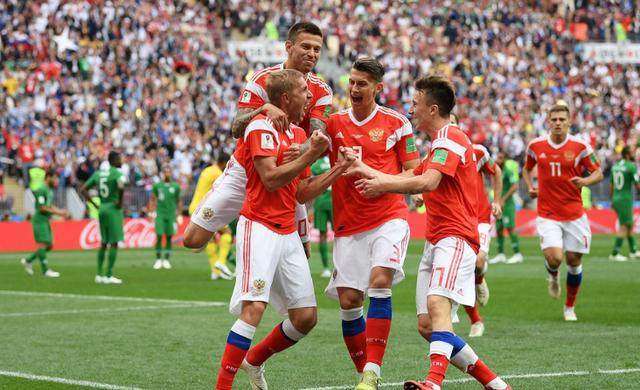 世界杯c罗经典时刻,葡萄牙vs冰岛c罗踢满全场