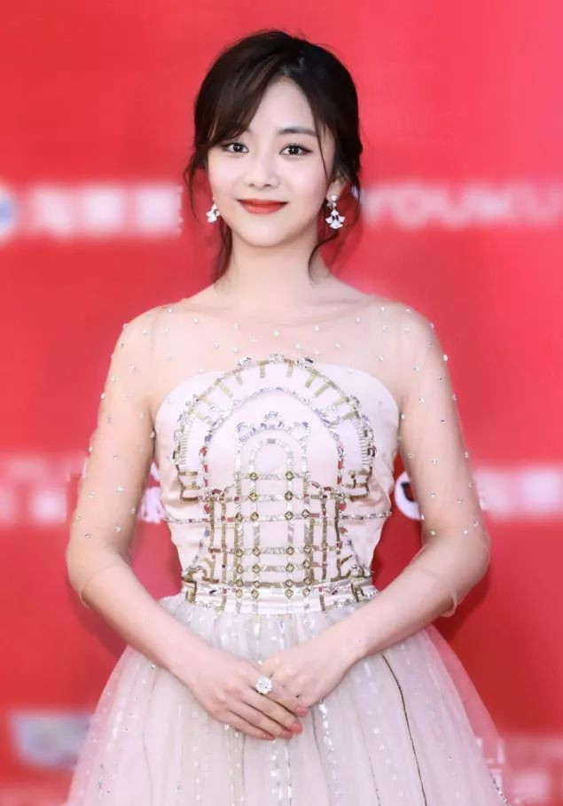 上海电影节明星红毯穿搭评价,上海国际电影节红毯男明星高定