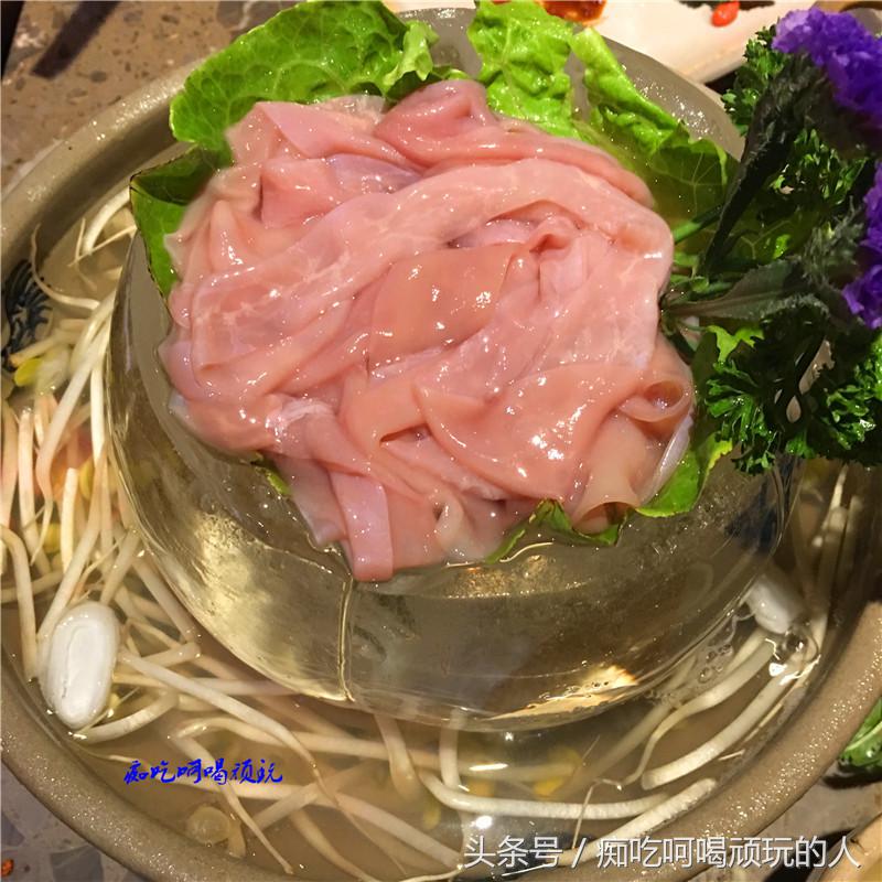 足球夜场景,足球之夜水吧