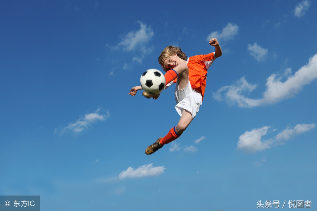 足球学院：了解足球知识学会团队合作用勇气和信心迎接成长挑战