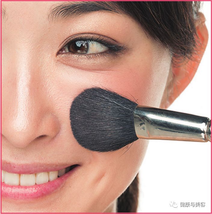 蔡徐坤腮红上热搜！《创造101》小姐姐说腮红用得好，脸小年龄小