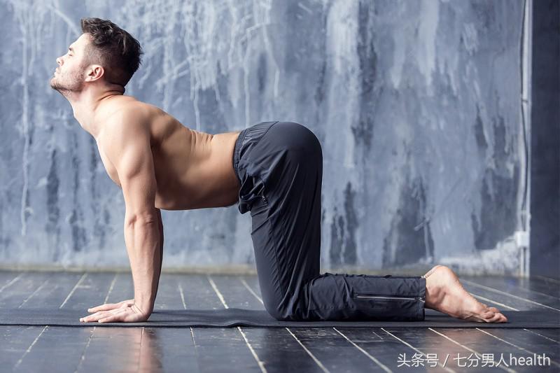 男士瑜伽提高身体柔韧性,男人瑜伽初学者必看动作