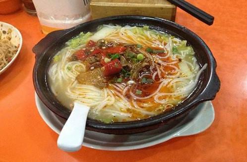 重庆一绝鸡汤砂锅米线,鸡汤米线砂锅