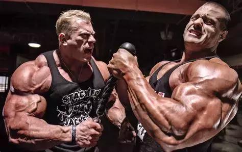 “卧推不到200斤,手臂不要练!”此话究竟有无道理?