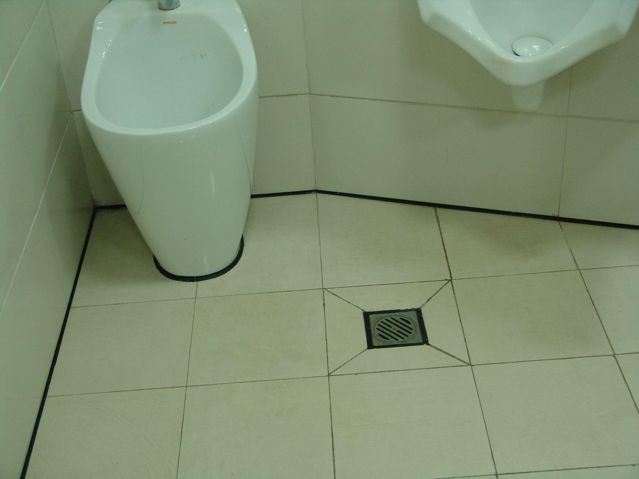 地漏上为什么有锈迹,地漏污垢清除